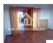 Продаётся 2 комнатная квартира в 3-этажном доме, Новосельская улица, д.27